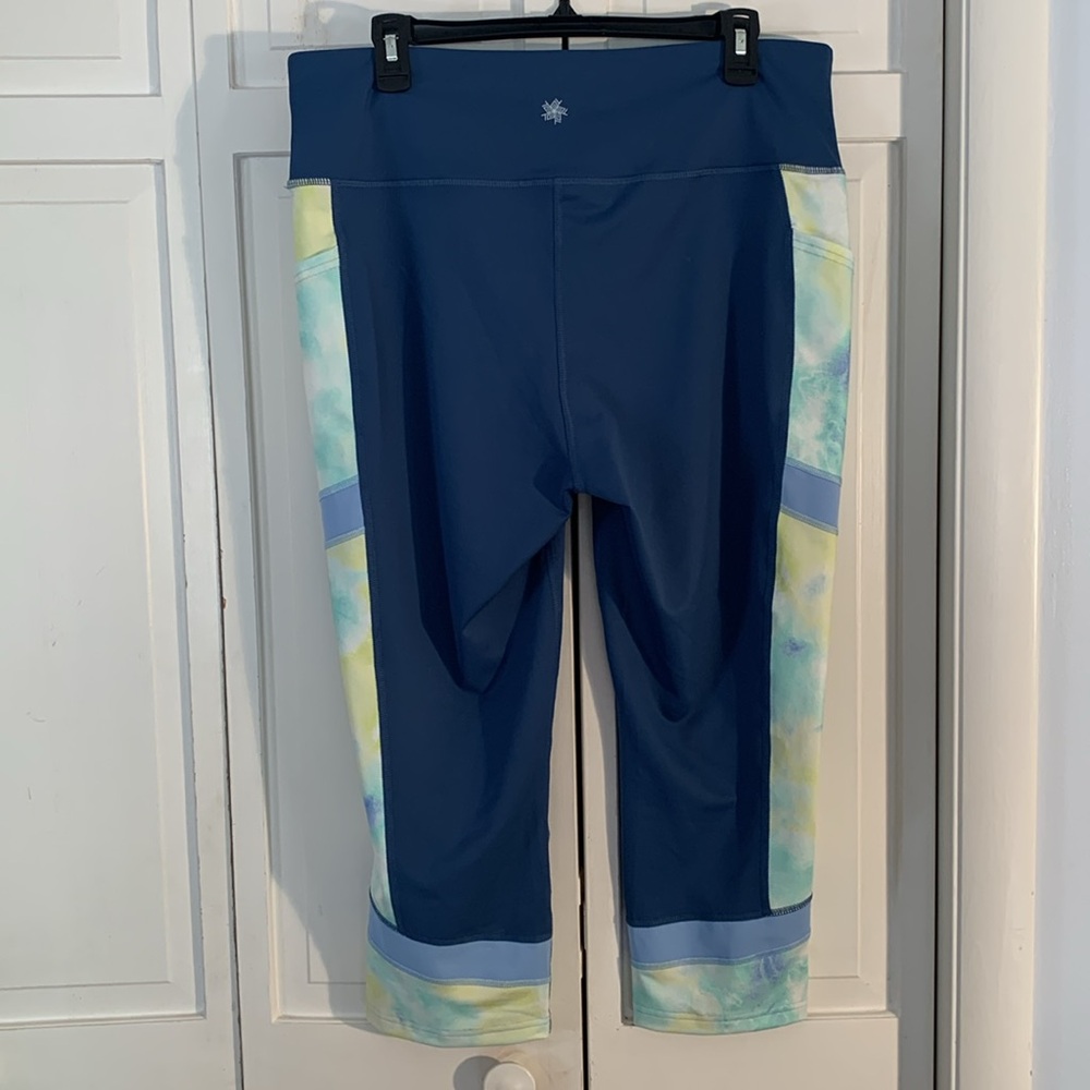 Tek Gear Drytek Multicolor Mid-calf Leggings EUC - Picture 2 of 7